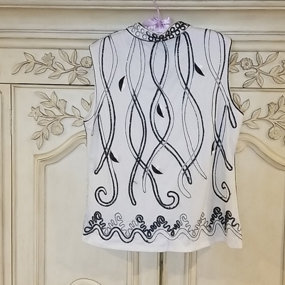 Sleevless blouse adorn with embroidered sz XL - Picture 4 of 4